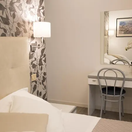Puccini Hotel 2*