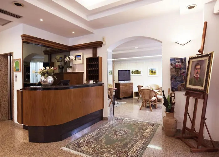 Puccini Hotel 2*